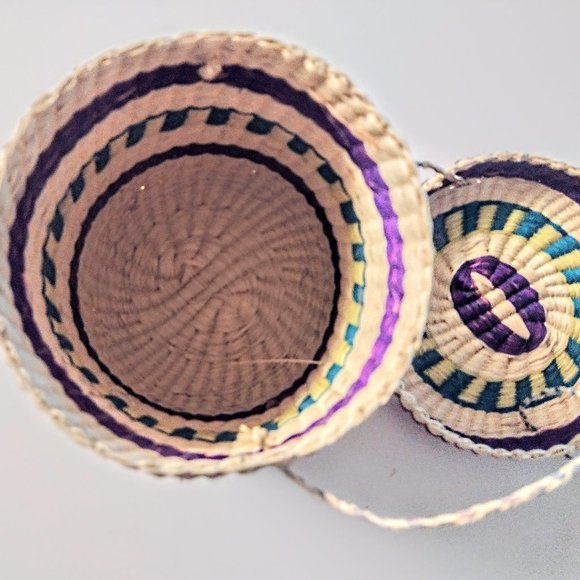 Woven Striped Straw/Rattan Basket/Barrel Tote with Lid, Woven String Strap ~ 6" - Picture 7 of 12